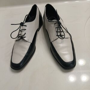 Amalfi by Rangoni Abby Black/Off-White Leather Oxfords. Made In Italy Size 7.5B.